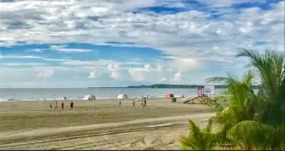 a group of people standing on a beach at Apartamento con excelente Vista al Mar in Cartagena de Indias