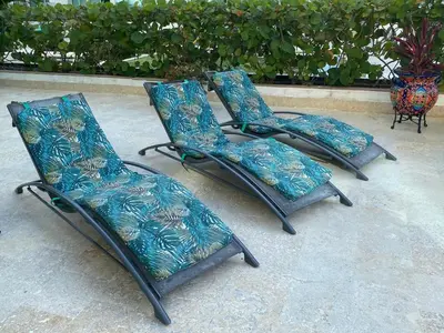 a group of three chairs sitting on a patio at Apartamento con excelente Vista al Mar in Cartagena de Indias