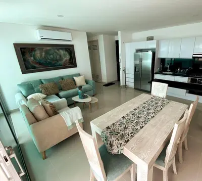 a living room with a table and a couch at Sonesta Apartamento en Cartagena in Cartagena de Indias