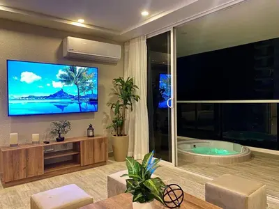 a large living room with a tv and a tub at Exclusivo Apto En Dominique Cartagena in Cartagena de Indias
