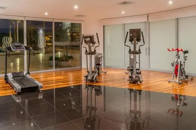 a gym with treadmills and elliptical machines at Apartamento de Ensueño!! Sonesta Cartagena Salida Playa Vistas WOW Morros in Cartagena de Indias