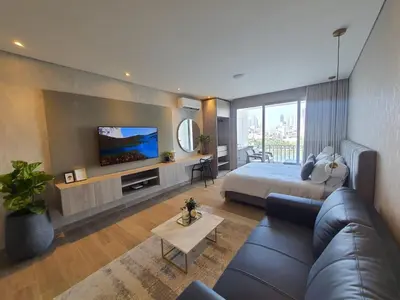 a living room with a couch and a bed at Moderna suite con balcón y vista al lago y al mar in Cartagena de Indias