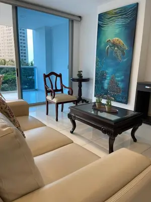 a living room with a couch and a coffee table at Lujo y espacio Bello Horozonte gran apartamento hasta 10 personas in Santa Marta