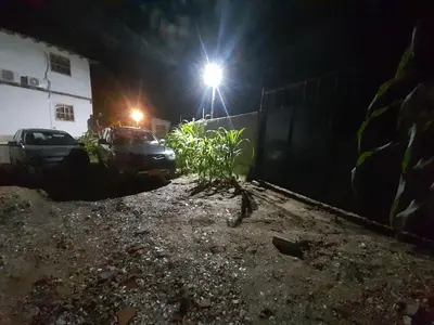 a street light on top of a building at night at Cabaña Barbacoas in Santa Ana