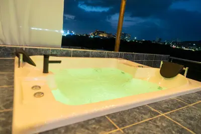 a bath tub with green water in a bathroom at Cartagena Apartamento in Cartagena de Indias