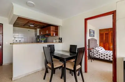 a kitchen and dining room with a table and chairs at Hermoso Apto Frente Al Mar in Cartagena de Indias