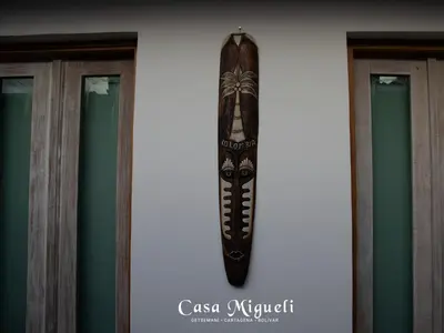 a wooden bat hanging on a wall at Casa Migueli, exclusiva casa con jacuzzi en terraza in Cartagena de Indias