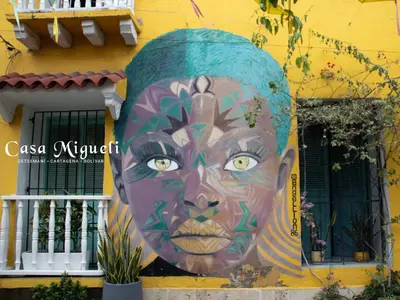 a painting of a man on the side of a building at Casa Migueli, exclusiva casa con jacuzzi en terraza in Cartagena de Indias