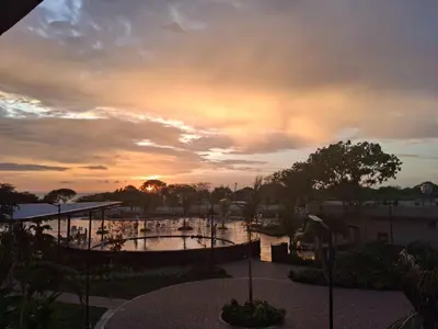 a sunset over a swimming pool in a resort at Exclusiva Suite Frente al Mar in Santa Marta