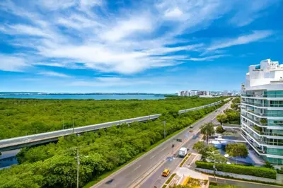 a road in a city with a building at Extraordinario!! Salida Directa Playa Sonesta Cartagena Morros in Cartagena de Indias