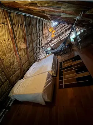 an overhead view of a bed in a room at El Refugio Natural in Turbaco