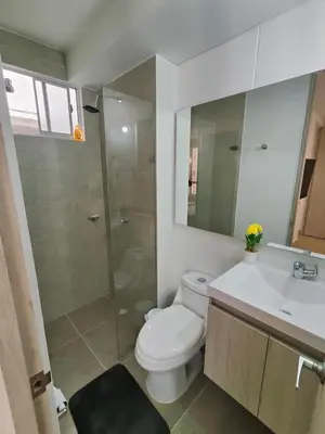 a bathroom with a toilet and a shower and a sink at Encantador Apartamento en Serena del Mar in Manzanillo del Mar