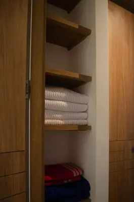 a closet with white towels on the shelves at Lujo y comodidad en Baia Kristal, Cartagena in Cartagena de Indias