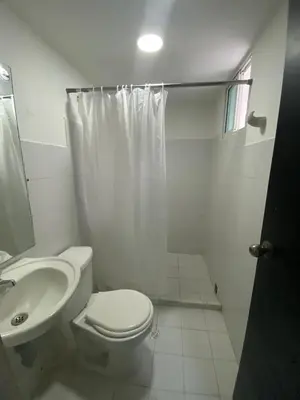 a bathroom with a toilet and a sink and a shower at Cómodo & Económico Apartamento en La Boquilla Zona Norte Cartagena in Cartagena de Indias