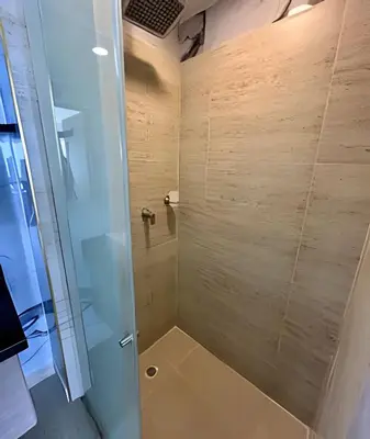a shower with a glass door in a bathroom at Suite con Vista al Mar en Cartagena 1106CB in Cartagena de Indias