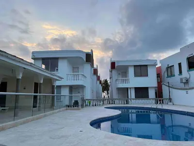 a swimming pool in front of a building at Cabaña 5 - Conjunto frente al mar con piscina in Coveñas