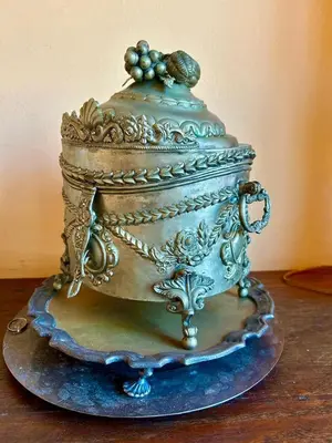 a cake sitting on top of a table at Apto cuesta 203 in Cartagena de Indias