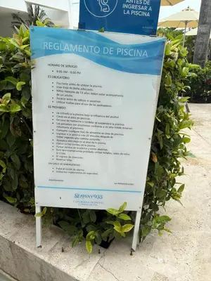 a sign for a restaurant in front of a bush at Apartamento en Cartagena a pasos de la Playa in Cartagena de Indias