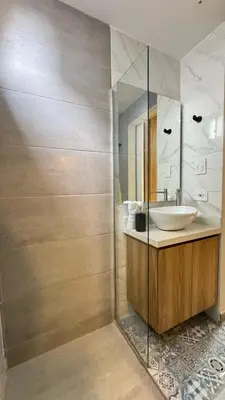 a bathroom with a sink and a mirror at apartamento miniluxxury in Barranquilla