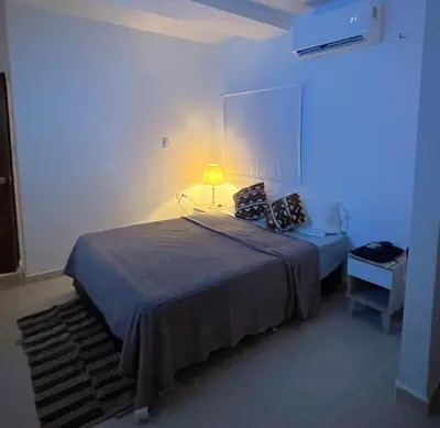 a bedroom with a bed with a lamp on it at Escapate a Tolú - Lindo Apartamento in Santiago