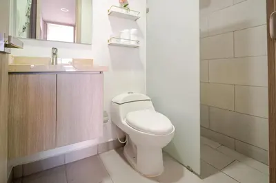 a bathroom with a toilet and a sink at DUPLEX DE LUJO CON VISTA AL MAr in Cartagena de Indias
