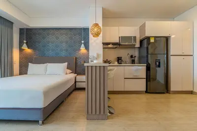 a bedroom with a large bed and a kitchen at CB1043 | Suite premium en Cartagena hermosa vista in Cartagena de Indias