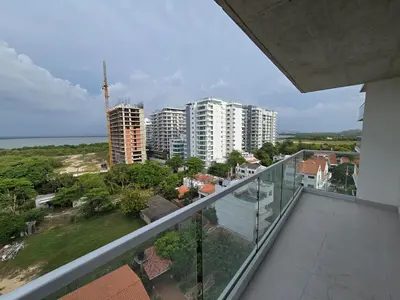 a balcony with a view of a city at Espectacular Apartamento 9no piso in Cartagena de Indias