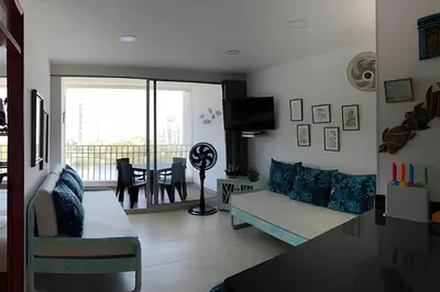 a living room with a couch and a table at Hermoso apartamento con vista en el laguito in Cartagena de Indias