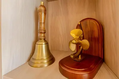 a brass lamp sitting on a table next to a mirror at Nueva, Lujosa y Exclusiva Suite Vista al Mar in Cartagena de Indias
