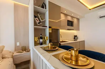 a small apartment with a dining table and a kitchen at Nueva, Lujosa y Exclusiva Suite Vista al Mar in Cartagena de Indias