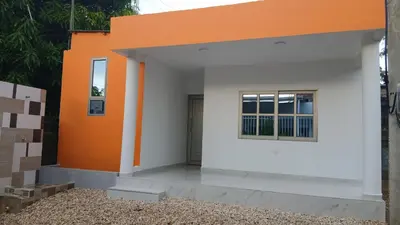 a house with an orange and white facade at Hospedaje MangleRojo - Cerca al Mar in Coveñas
