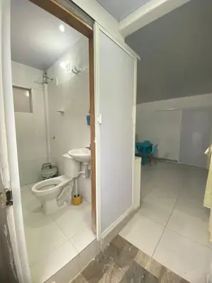a bathroom with a toilet and a sink at Apartaestudio Sara en Coveñas in Coveñitas