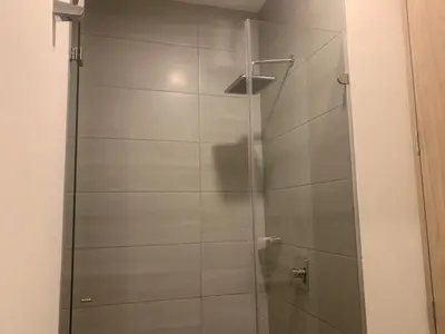 a shower with a glass door in a bathroom at Apartamento Playa y piscina, Santa Marta in Santa Marta
