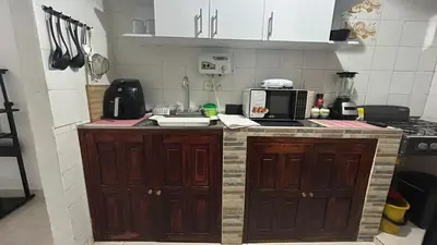 a kitchen with a counter top with a microwave at Apartamento en Cartagena de Indias in Cartagena de Indias