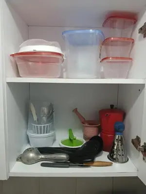 a shelf filled with dishes and other kitchen utensils at Apartamento en Cartagena de Indias in Cartagena de Indias