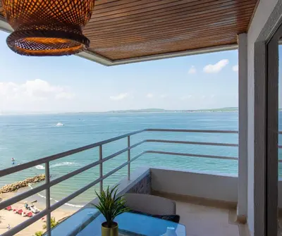 a balcony with a view of the ocean at Vita 902 Paraíso Costero in Cartagena de Indias
