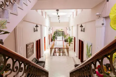a hallway of a building with a table in the middle at Hotel Paseo Colon in Barranquilla