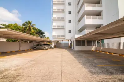 an empty parking lot in front of a building at Magico Apartamento Frente al Mar 3 Habitaciones AR53 in Coveñas