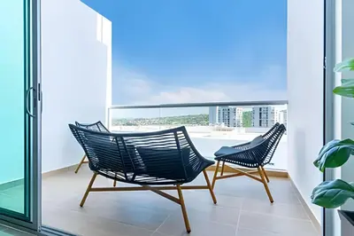 two chairs on a balcony with a view at Exclusivo Duplex @Cabrero con Piscina & Parking in Cartagena de Indias