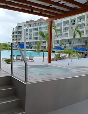 a hot tub in the middle of a building at Baia Kristal: descanso, vista y naturaleza única in Los Arrayanes