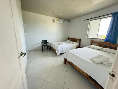 a bedroom with two beds and a window at Apartment 402 Tolú 2 habitaciones in Tolú
