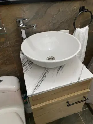 a bathroom with a white sink and a toilet at Apartamento Cartagena - centro histórico in Cartagena de Indias