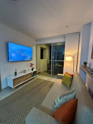 a living room with a couch and a flat screen tv at Baia Kristal Kabo Apartamento in Cartagena de Indias