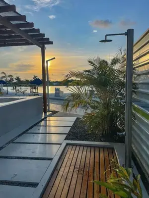 a porch with a wooden bench and a view of the ocean at Baia Kristal Kabo Apartamento in Cartagena de Indias