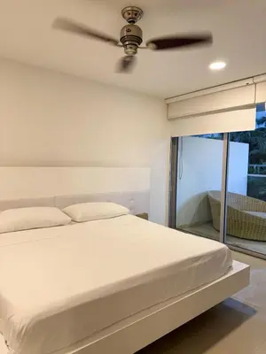 a bedroom with a bed with a ceiling fan at Apartamento en Cartagena con balcón en Morros in Cartagena de Indias