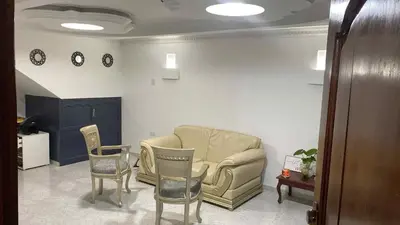 a living room with a couch and two chairs at Habitación cerca al aeropuerto # 4 in Cartagena de Indias