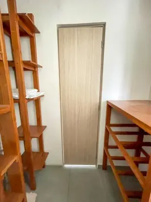 a room with a wooden door and a stair case at Espacioso Apto Moderno! Excelente Ubicación Norte de Barranquilla in Barranquilla