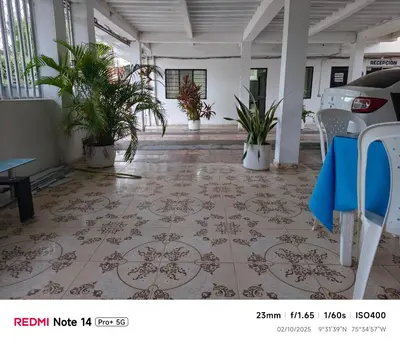 a room with a tile floor with potted plants at Hotel donde Tito in Tolú
