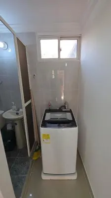 a small bathroom with a sink and a window at Hermoso estudio cerca del Centro Histórico in Cartagena de Indias