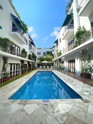 a swimming pool in the courtyard of a building at Apartamento en el centro historico de Cartagena in Cartagena de Indias